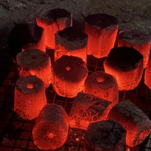 Than nướng HACHIKO cháy lâu, nhiệt lượng cao và tỏa đều giúp đồ nướng thơm ngon chuẩn vị