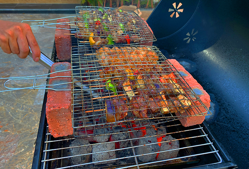 Nướng BBQ bằng than gáo dừa Hachiko là trải nghiệm tuyệt vời Nướng BBQ bằng than gáo dừa Hachiko là trải nghiệm tuyệt vời